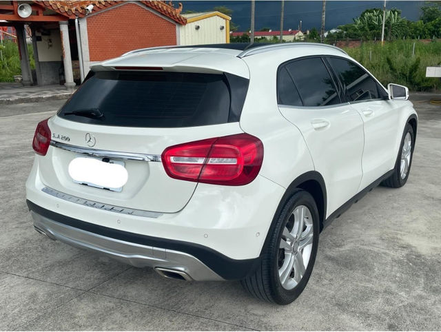 M-BENZ賓士 CLA200  第2張相片