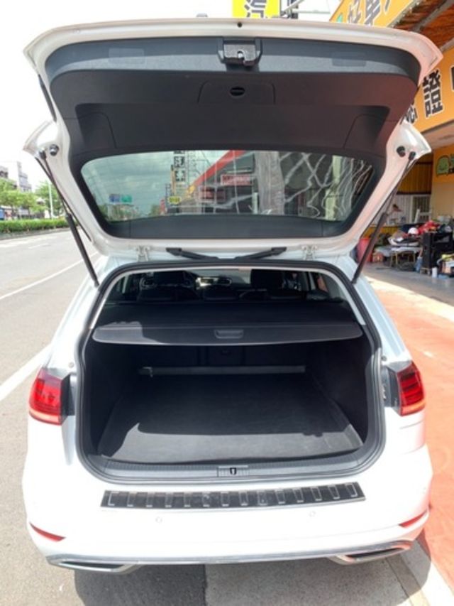 VOLKSWAGEN福斯 GOLF VARIANT  第13張相片