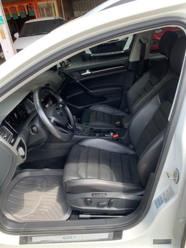 VOLKSWAGEN福斯 GOLF VARIANT  第15張相片