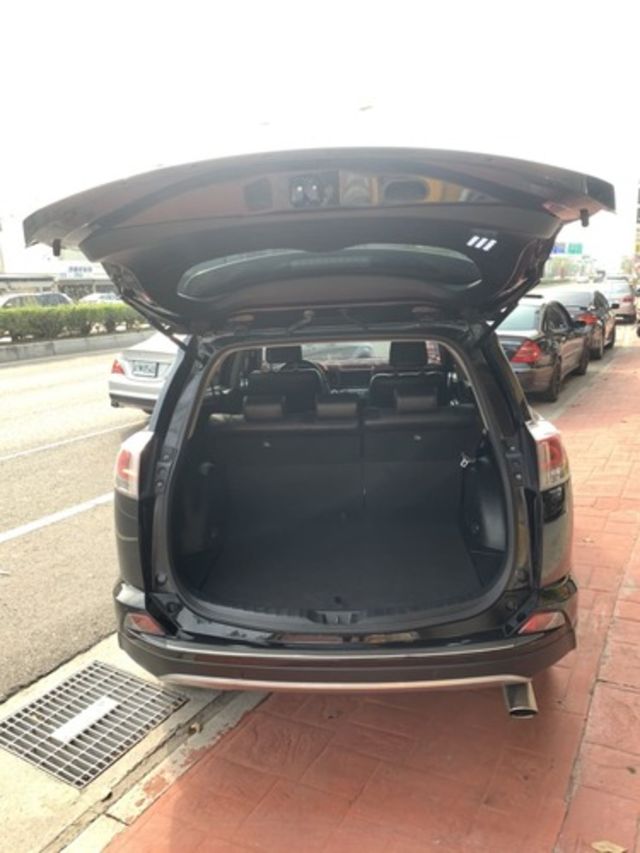TOYOTA豐田 RAV4  第13張相片