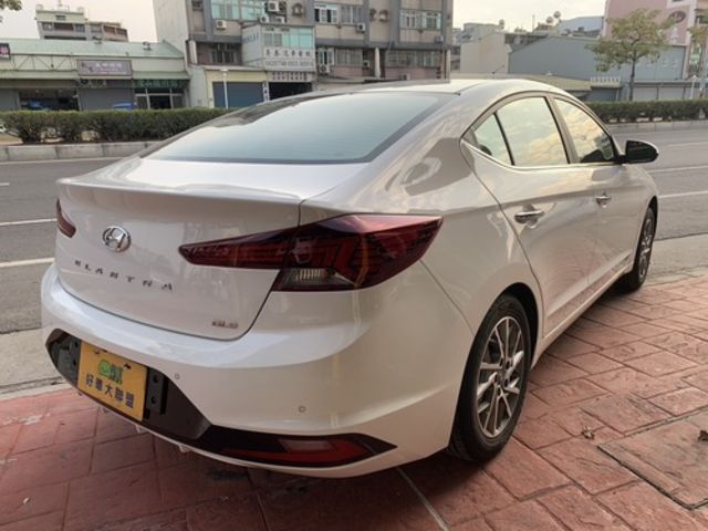HYUNDAI現代 ELANTRA  第2張相片