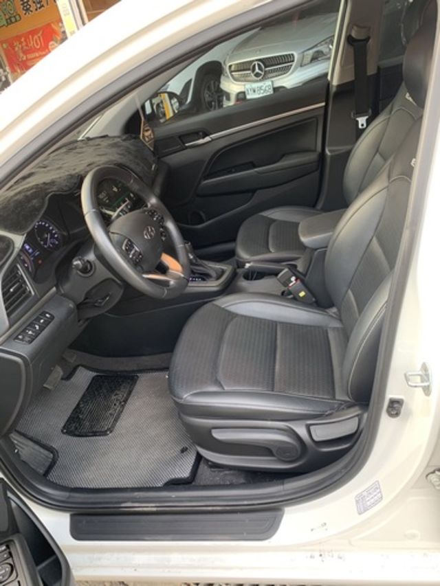 HYUNDAI現代 ELANTRA  第11張相片