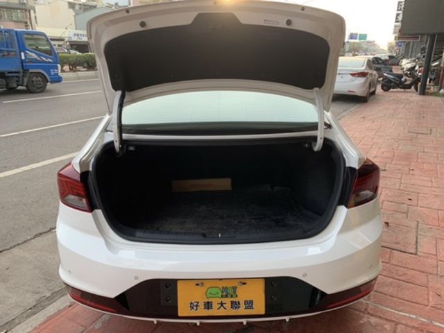 HYUNDAI現代 ELANTRA  第13張相片
