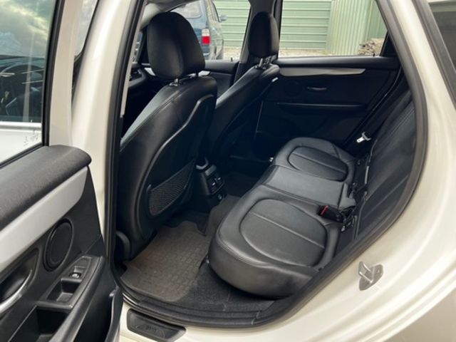 BMW寶馬 218D  第8張相片