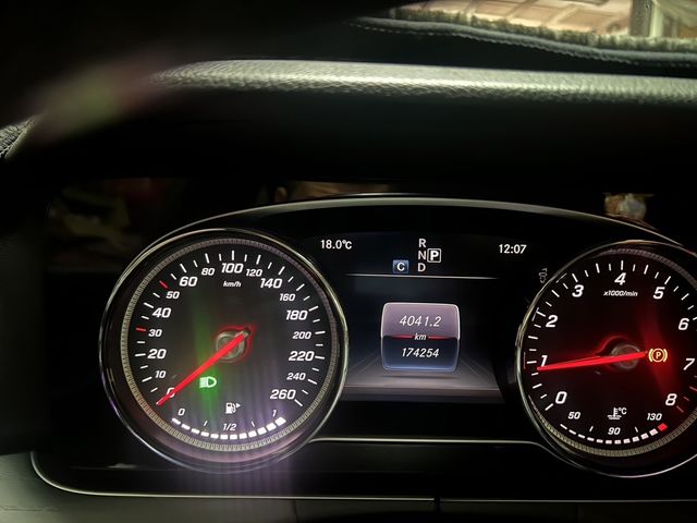 M-BENZ賓士 E200  第8張相片