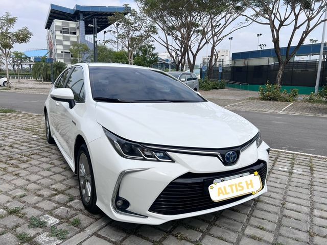 TOYOTA豐田 COROLLA ALTIS HYBRID  第3張相片