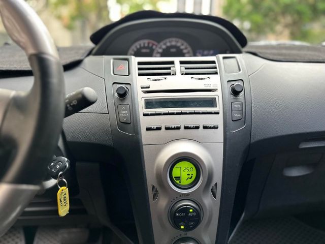 2011年TOYOTA 1.5 YARIS 僅跑9萬公里 / 原版件 / 恆溫 / 電動收折  第11張相片