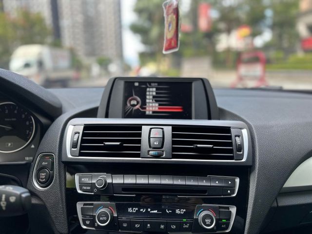 2017年BMW 1.5 F20 118I 僅跑2.8萬公里 / 全原廠保養 / 原版原漆 / LED頭燈 / 車道偏移  第10張相片