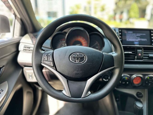 2015年TOYOTA 1.5 YARIS 豪華版 僅跑5.8萬公里 / I-KEY / 恆溫 / 定速 / 原廠保養  第9張相片