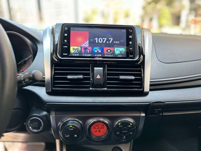 2015年TOYOTA 1.5 YARIS 豪華版 僅跑5.8萬公里 / I-KEY / 恆溫 / 定速 / 原廠保養  第10張相片