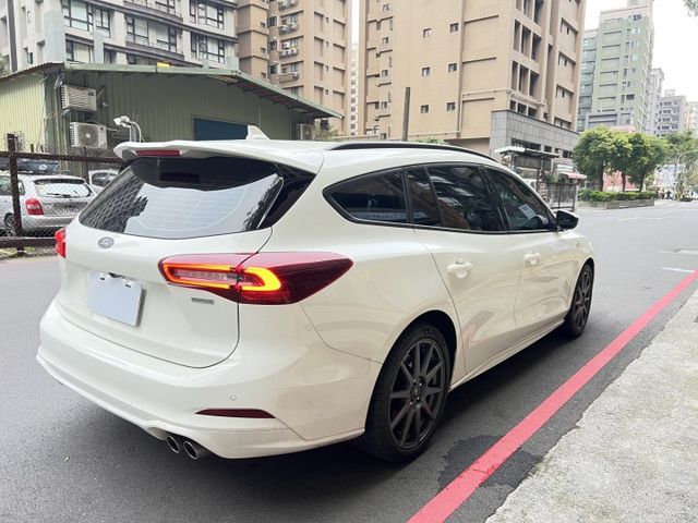 2023年FORD 1.5 Focus Wagon ST-Line Vignale  原版件 / 電動尾門 / 抬顯  第4張相片