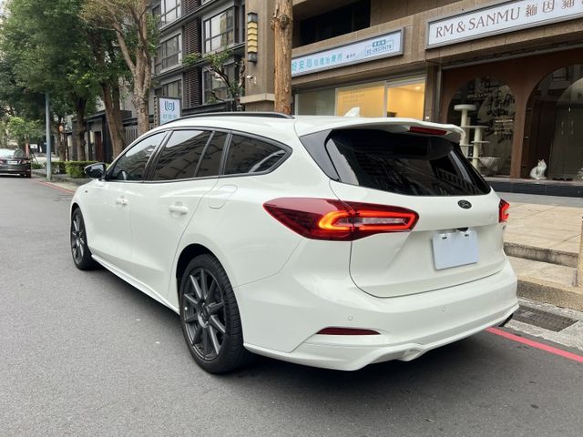 2023年FORD 1.5 Focus Wagon ST-Line Vignale  原版件 / 電動尾門 / 抬顯  第6張相片