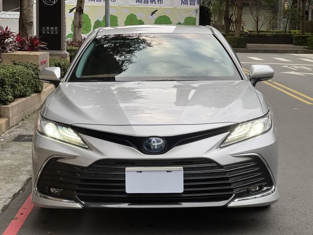 2021年TOYOTA CAMRY 油電 省油好開  原版件一手車 原廠保固中  第2張相片