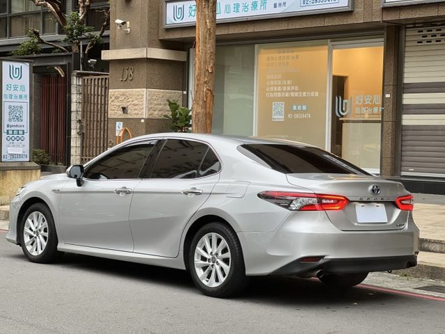 2021年TOYOTA CAMRY 油電 省油好開  原版件一手車 原廠保固中  第3張相片