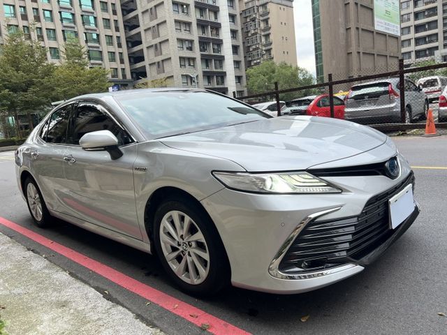 2021年TOYOTA CAMRY 油電 省油好開  原版件一手車 原廠保固中  第4張相片