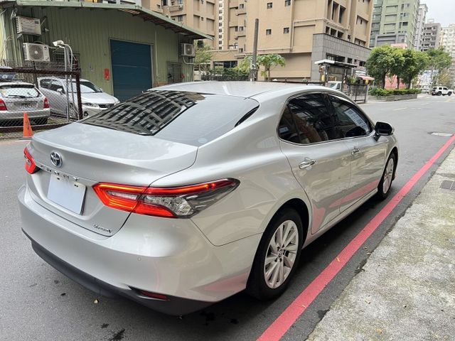 2021年TOYOTA CAMRY 油電 省油好開  原版件一手車 原廠保固中  第5張相片