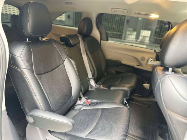 2021年TOYOTA 2.5 SIENNA HV 八人座 / 環景影像 / 跟車 / 車道維持 / 安卓機 /  第8張相片