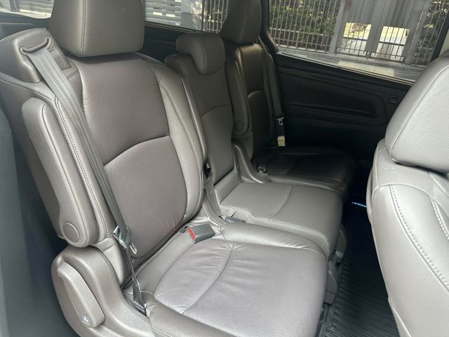2018年HONDA 3.5 ODYSSEY Touring 僅跑9萬公里/ 雙電動滑門 / 跟車 / 環景 / 通風椅  第8張相片