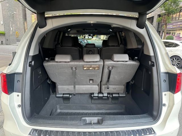2018年HONDA 3.5 ODYSSEY Touring 僅跑9萬公里/ 雙電動滑門 / 跟車 / 環景 / 通風椅  第15張相片