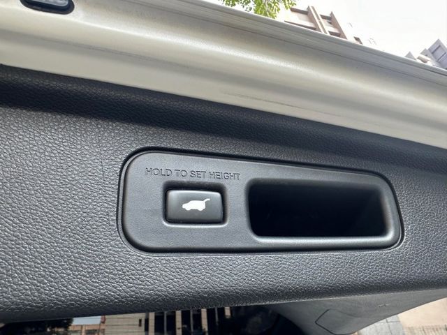 2018年HONDA 3.5 ODYSSEY Touring 僅跑9萬公里/ 雙電動滑門 / 跟車 / 環景 / 通風椅  第18張相片