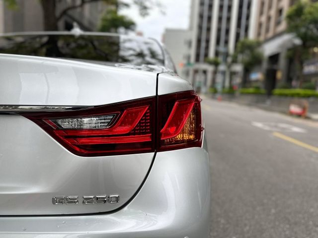 2012年LEXUS 2.5 GS250 HID頭燈 / 定速 / 通風座椅 / 雙前電動椅 / I-KEY /  第16張相片
