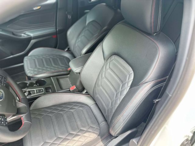 2024年FORD 1.5 FOCUS WAGON Vignale 僅跑1萬公里 / 原廠保固中 / 原版件  第5張相片