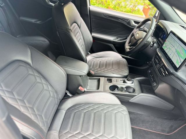 2024年FORD 1.5 FOCUS WAGON Vignale 僅跑1萬公里 / 原廠保固中 / 原版件  第6張相片