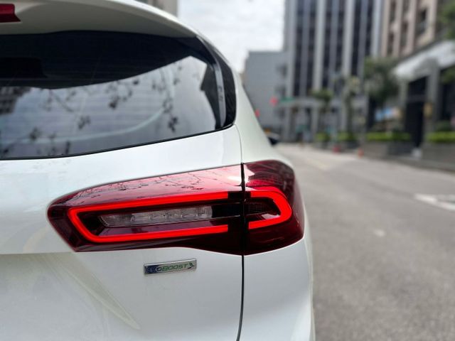 2024年FORD 1.5 FOCUS WAGON Vignale 僅跑1萬公里 / 原廠保固中 / 原版件  第18張相片