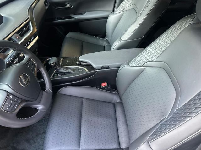 2020年LEXUS 2.0 UX200 僅跑3.2萬公里 / 原版件 / 跟車 / 雙電動椅 / CARPLAY  第6張相片