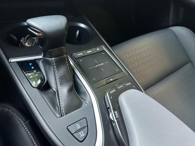2020年LEXUS 2.0 UX200 僅跑3.2萬公里 / 原版件 / 跟車 / 雙電動椅 / CARPLAY  第12張相片