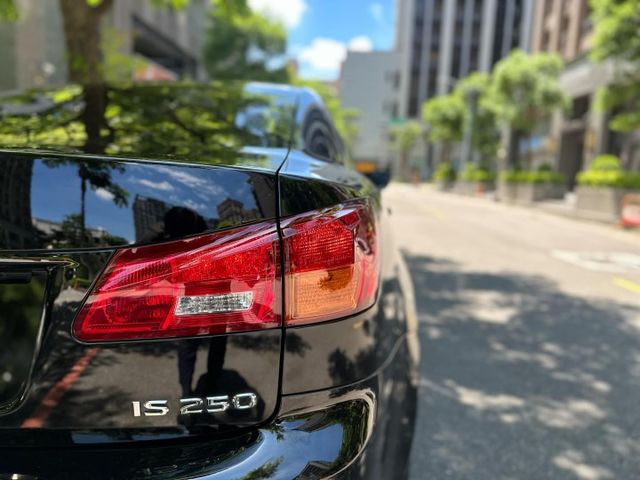 2007年LEXUS 2.5 IS250  I-KEY / 天窗 / 恆溫 / 進口代步車  第11張相片