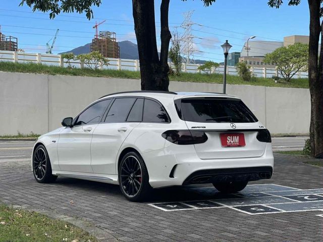 2017年BENZ 3.0 AMG C43 Estate 旅行車 總代理 僅跑7.3萬公里  第4張相片