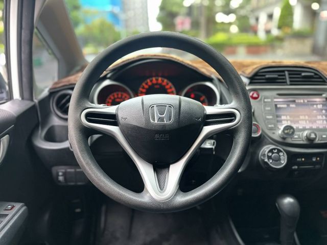 2011年HONDA 1.5 FIT VTI-S 僅跑12萬公里 / 原版件 /  優質代步車 / 換檔撥片  第9張相片