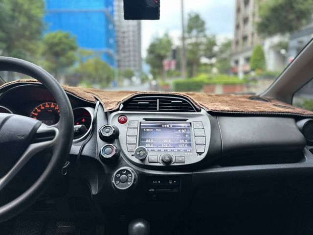 2011年HONDA 1.5 FIT VTI-S 僅跑12萬公里 / 原版件 /  優質代步車 / 換檔撥片  第10張相片
