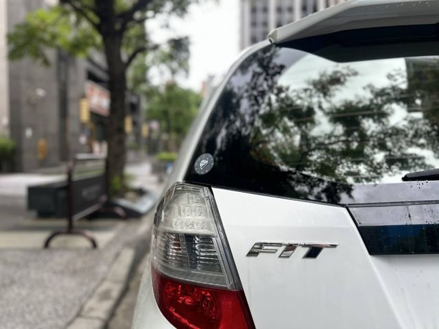 2011年HONDA 1.5 FIT VTI-S 僅跑12萬公里 / 原版件 /  優質代步車 / 換檔撥片  第13張相片