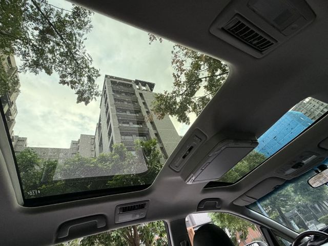 2017年TOYOTA 2.4 PREVIA 豪華版 / 雙電動滑門 / 電動尾門 / 全景天窗 / 環景影像  第15張相片