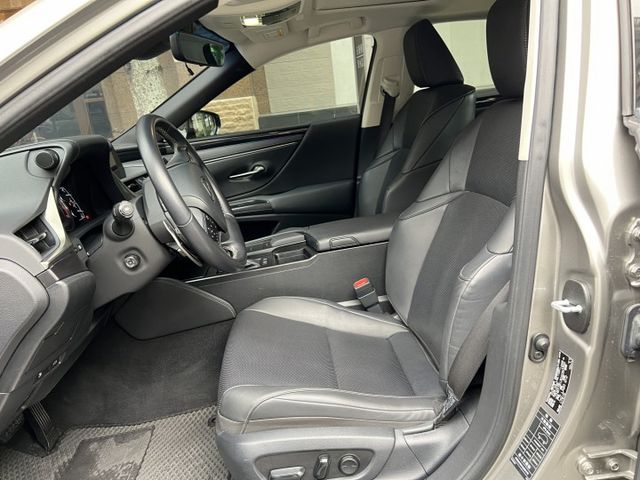 2020年 LEXUS ES200 2.0 豪華中大型房車 只跑 5.7萬公里，里程漂亮，原版件保證  第7張相片