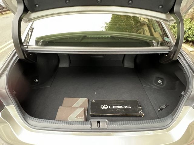 2020年 LEXUS ES200 2.0 豪華中大型房車 只跑 5.7萬公里，里程漂亮，原版件保證  第11張相片