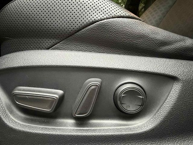 2020年TOYOTA 1.2 CHR 豪華版 / 僅跑4.5萬公里 / 原版件 / 跟車 / 環景影像 / 盲點  第14張相片