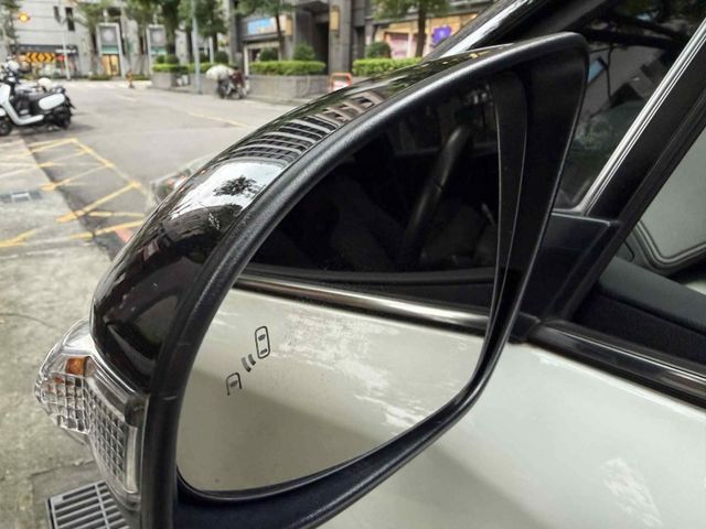 2020年TOYOTA 1.2 CHR 豪華版 / 僅跑4.5萬公里 / 原版件 / 跟車 / 環景影像 / 盲點  第16張相片