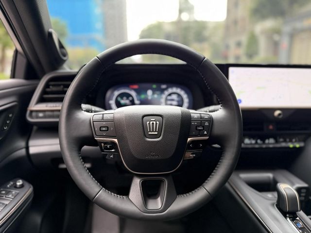 2024年TOYOTA 2.4 CROWN AWD 皇家版 僅跑2.4萬公里 / 原版件 / 原廠保固中  第9張相片