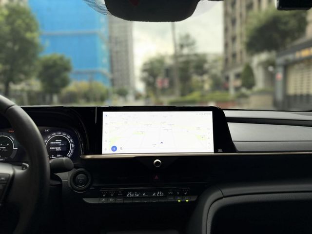 2024年TOYOTA 2.4 CROWN AWD 皇家版 僅跑2.4萬公里 / 原版件 / 原廠保固中  第10張相片