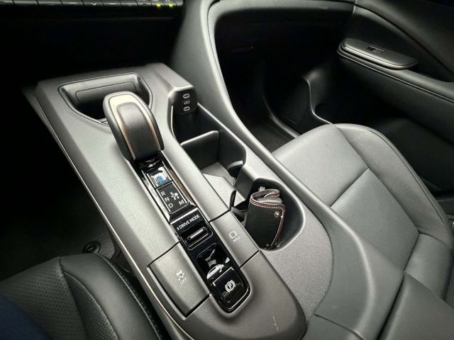 2024年TOYOTA 2.4 CROWN AWD 皇家版 僅跑2.4萬公里 / 原版件 / 原廠保固中  第13張相片