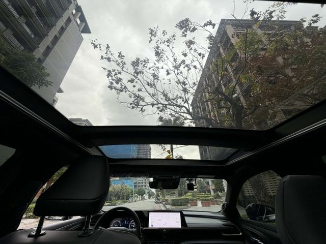 2024年TOYOTA 2.4 CROWN AWD 皇家版 僅跑2.4萬公里 / 原版件 / 原廠保固中  第15張相片