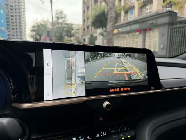 2024年TOYOTA 2.4 CROWN AWD 皇家版 僅跑2.4萬公里 / 原版件 / 原廠保固中  第17張相片