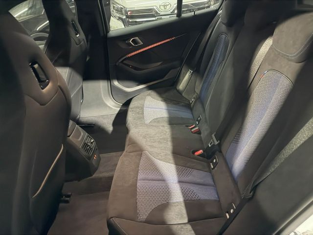 2021年BMW 1.5 118I M-SPORT 僅跑8800公里 / 原版件 / 一手車 / 跟車  第4張相片