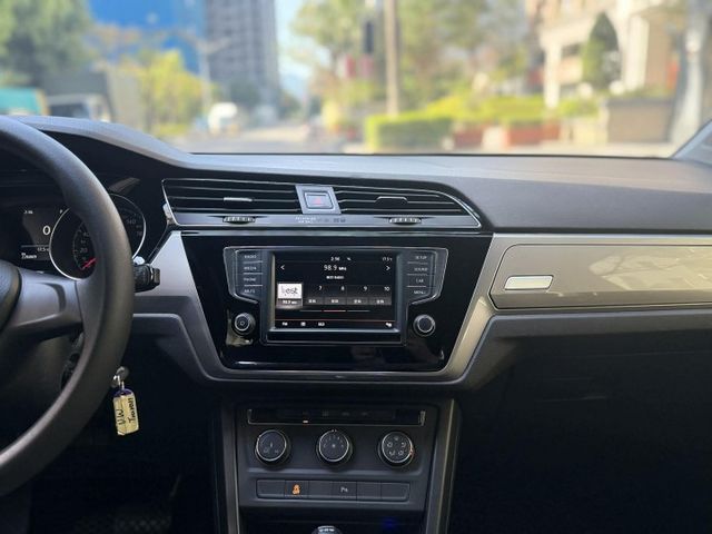 2016年福斯1.4 TOURAN 全原廠保養 / 原版件 / 七人座 / 原廠更換變速箱  第10張相片