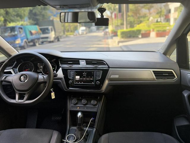 2016年福斯1.4 TOURAN 全原廠保養 / 原版件 / 七人座 / 原廠更換變速箱  第11張相片