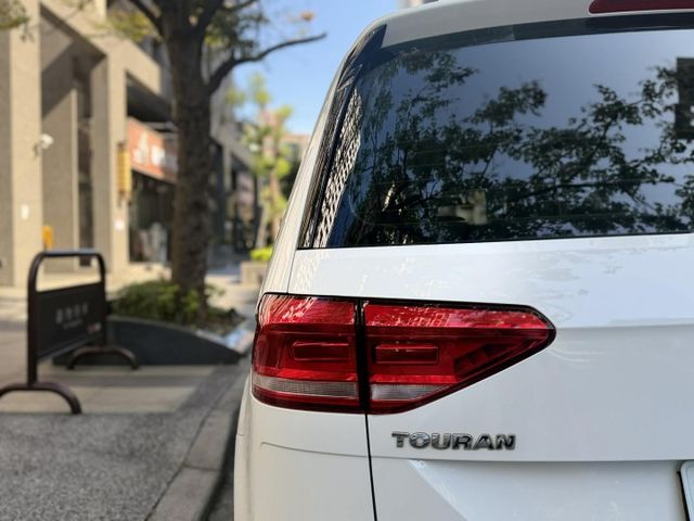 2016年福斯1.4 TOURAN 全原廠保養 / 原版件 / 七人座 / 原廠更換變速箱  第13張相片