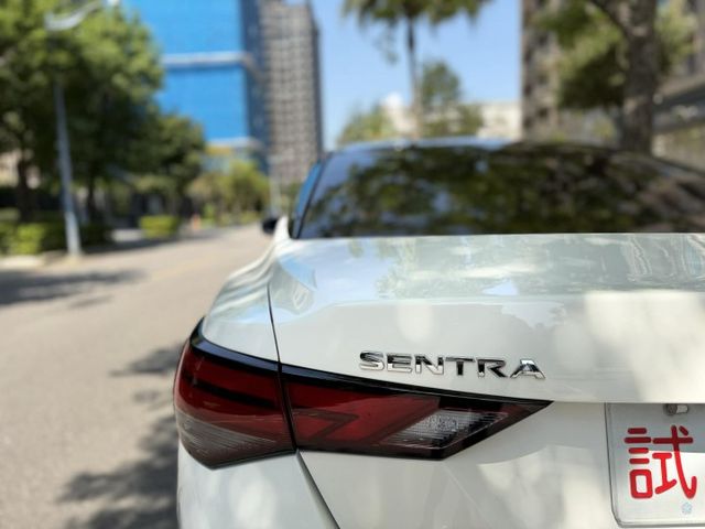 2021年NISSAN 1.6 SENTRA 尊爵智駕版 / 原版件 / 全原廠保養 / IKEY /  第14張相片